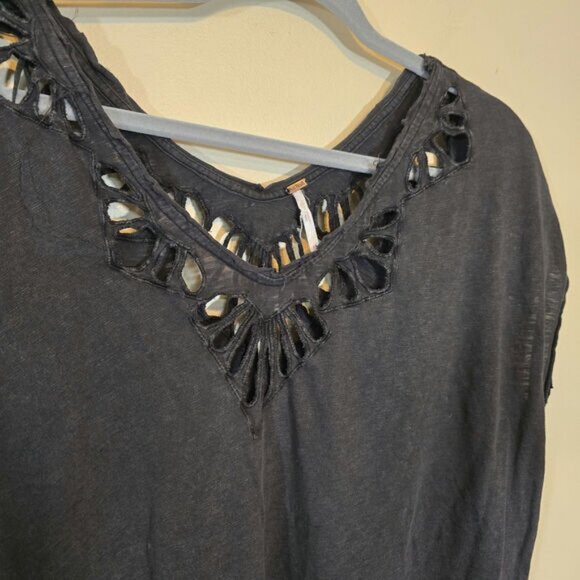 Free People Women's Sleeveless V-Neck Cutout Blouse Top Black Size XS Oversized - Picture 3 of 5